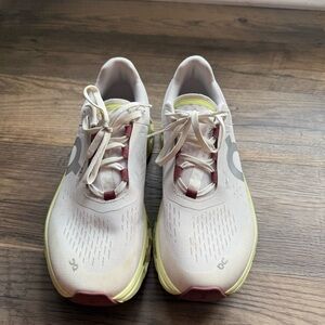 On Running Women’s Cloudmonster